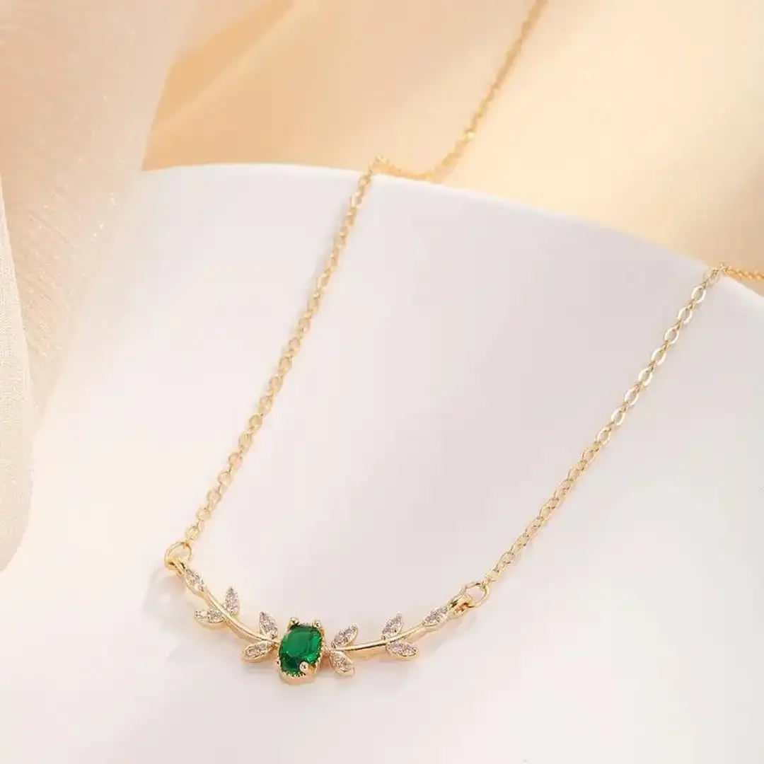 Maëlle | Classic Emerald Marquise Leaf Pendant