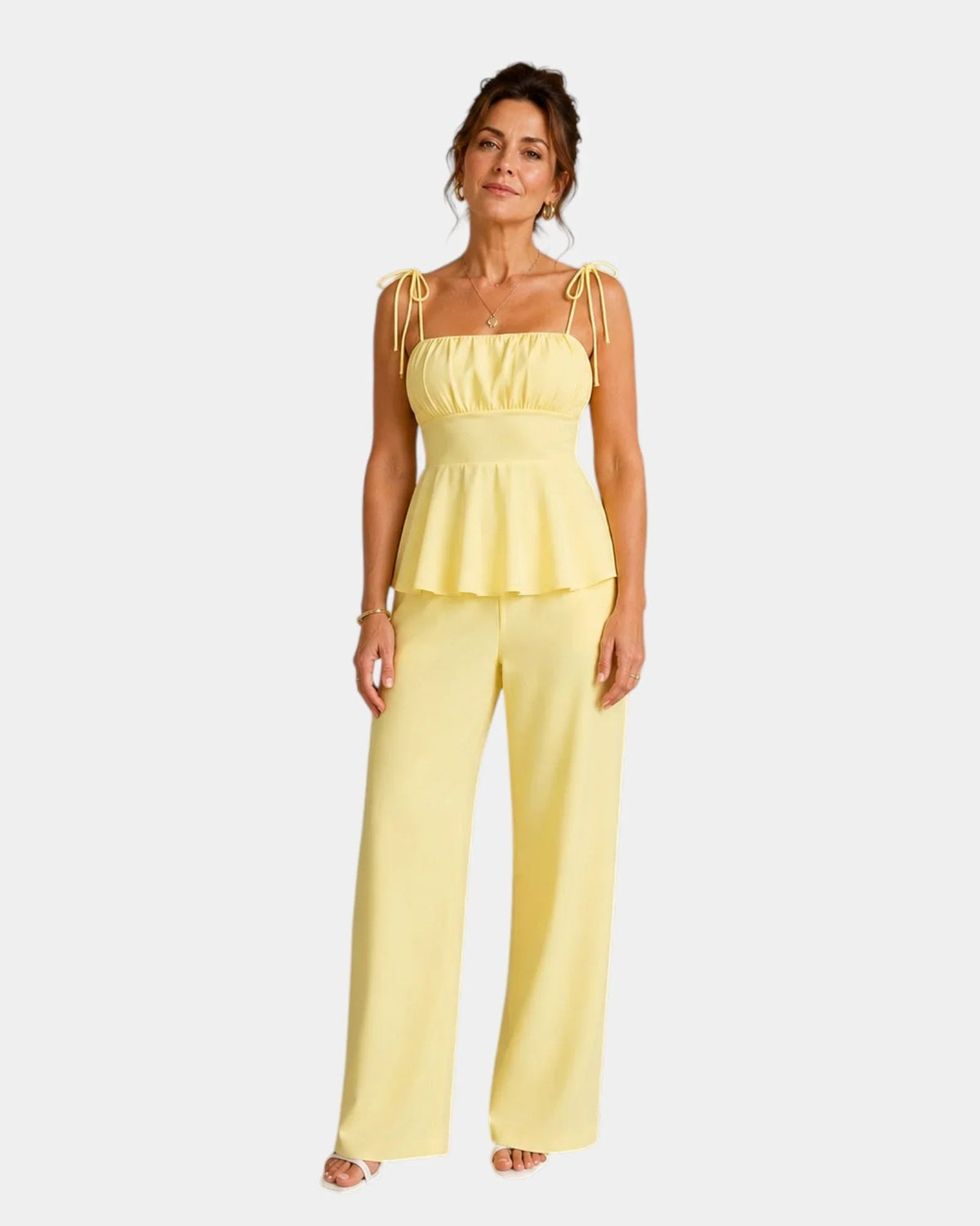 Elya | Outfit that highlights the silhouette