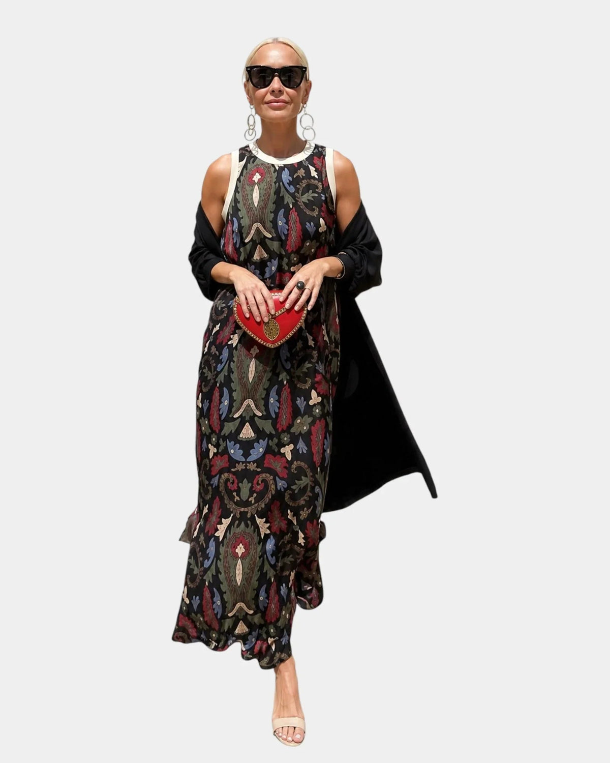 Lynette | Outfit with Dress and Light Vest