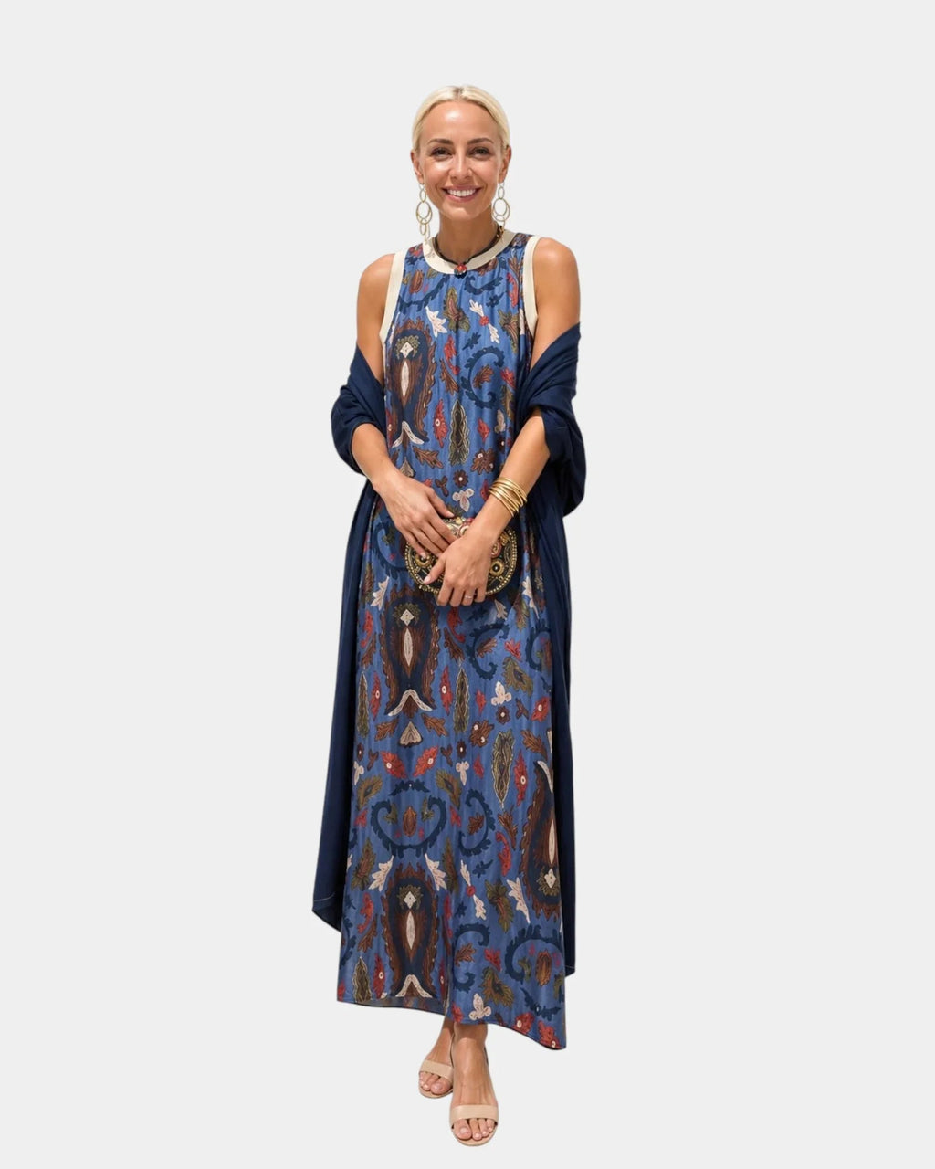 Lynette | Outfit with Dress and Light Vest