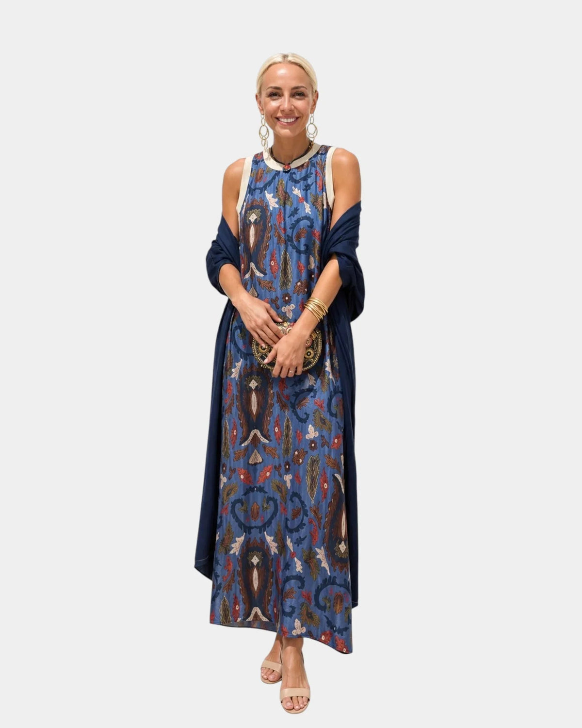Lynette | Outfit with Dress and Light Vest